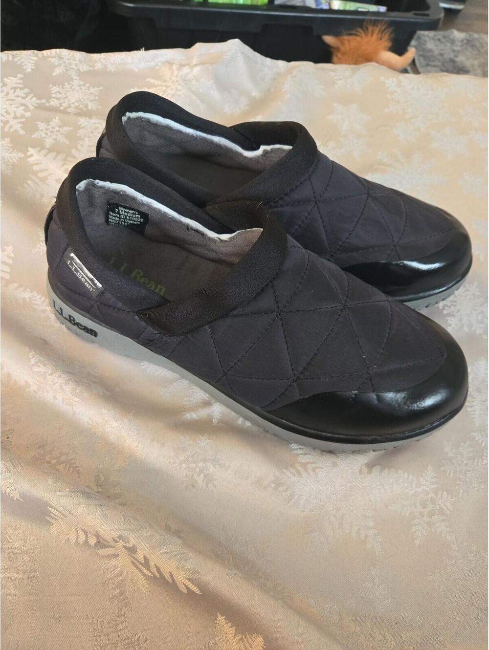 L.L. Bean Women's Quilted Mountain Slippers Black Size 7 Medium